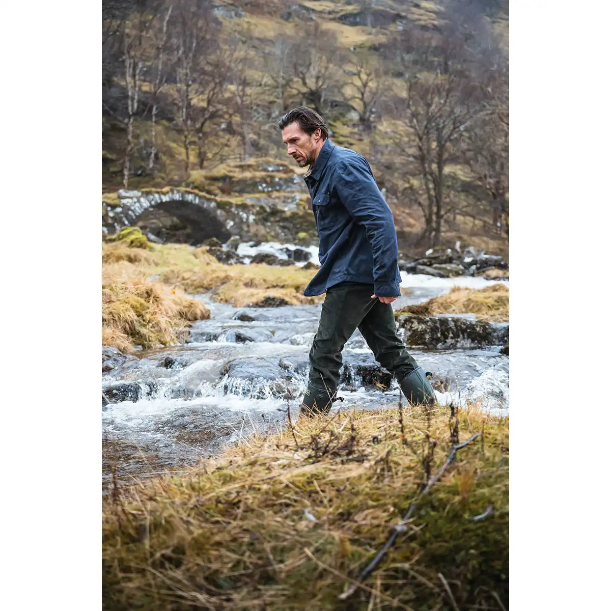 Hoggs of Fife Huntly Waxed Canvas Utility Overshirt - Midnight Navy - On Model Hoggs of Fife Huntly Waxed Canvas Utility Overshirt - Midnight Navy - On Model