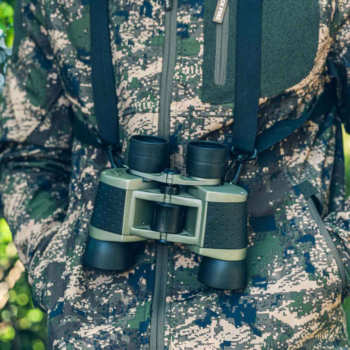 Jack Pyke Binoculars Harness - lifestyle Jack Pyke Binoculars Harness - lifestyle