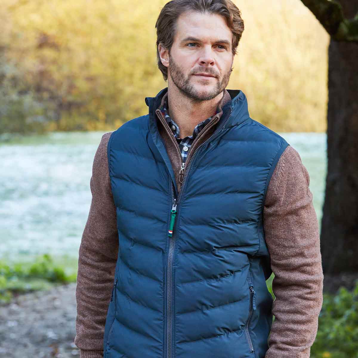 Alan Paine Calsall Men's Hybrid Gilet - Navy - Model Alan Paine Calsall Men's Hybrid Gilet - Navy - Model