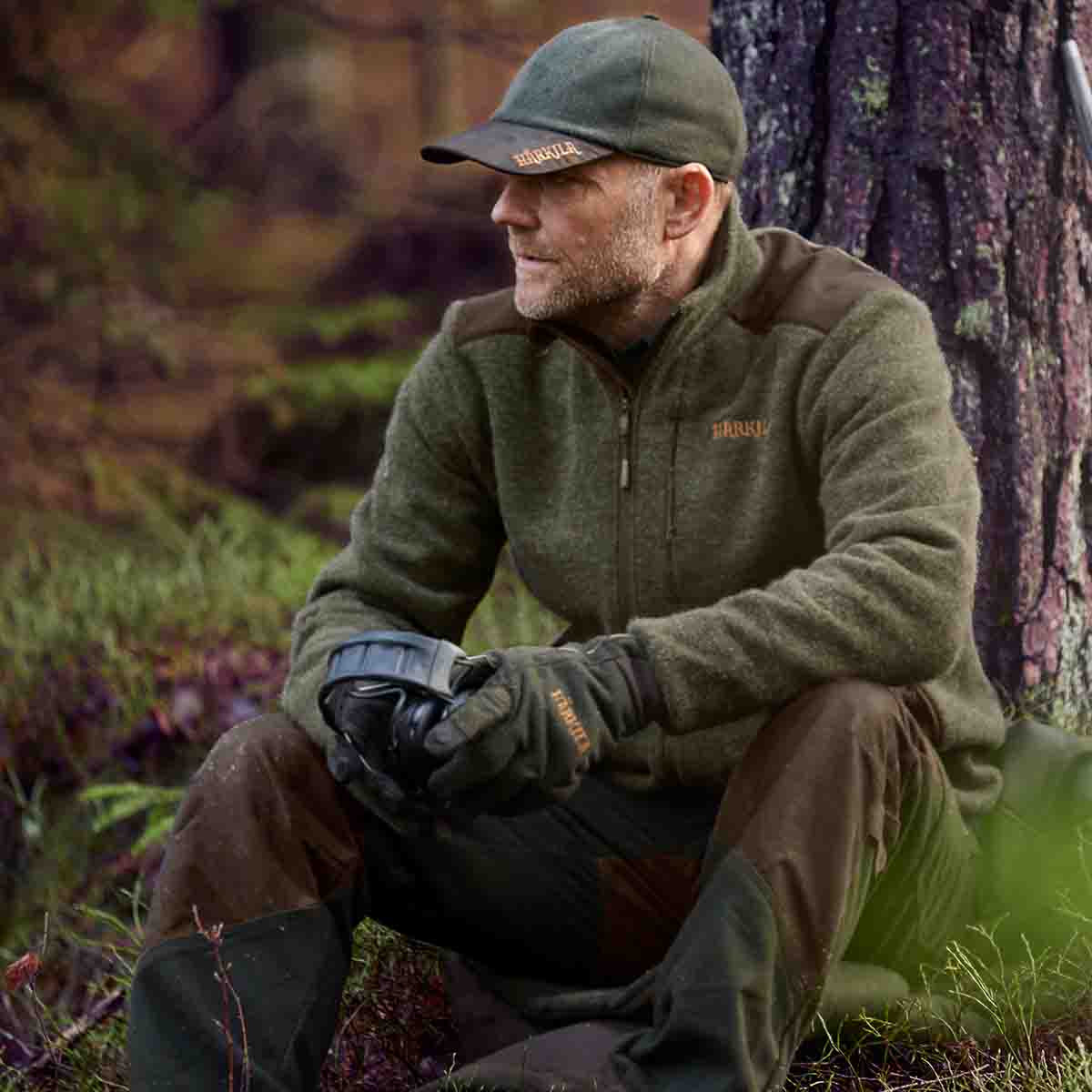 Harkila Metso Active Gloves - On Model Harkila Metso Active Gloves - On Model