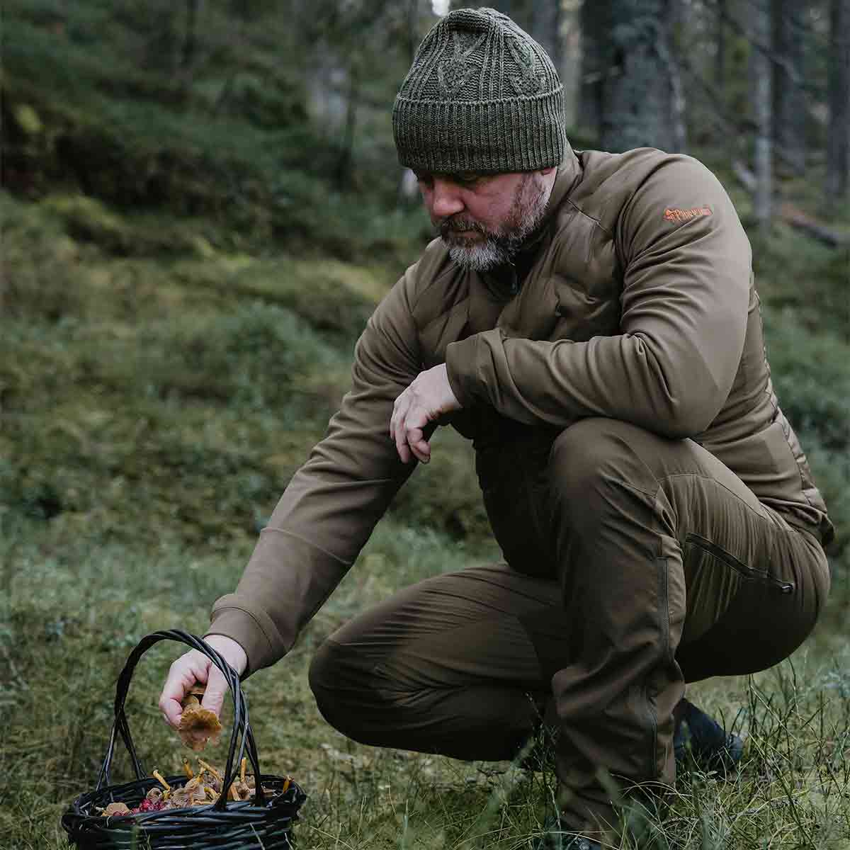 Pinewood Abisko Insulation Hybrid Jacket - Clover Green - Model Pinewood Abisko Insulation Hybrid Jacket - Clover Green - Model