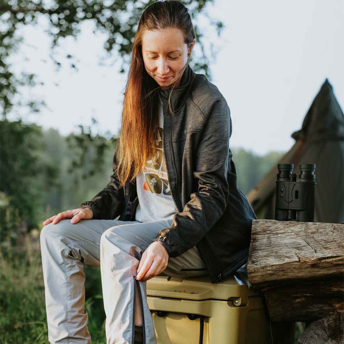 Pinewood Abisko Women's Fleece Jacket - Ash Grey - Model Pinewood Abisko Women's Fleece Jacket - Ash Grey - Model