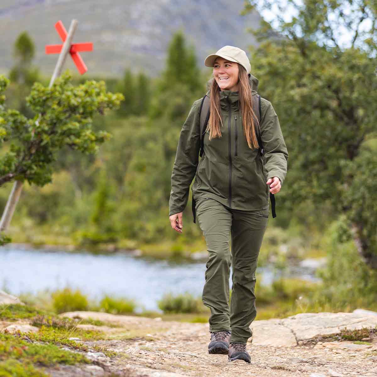 Pinewood Abisko Women's Light Stretch Trousers - Moss Green - Model Pinewood Abisko Women's Light Stretch Trousers - Moss Green - Model