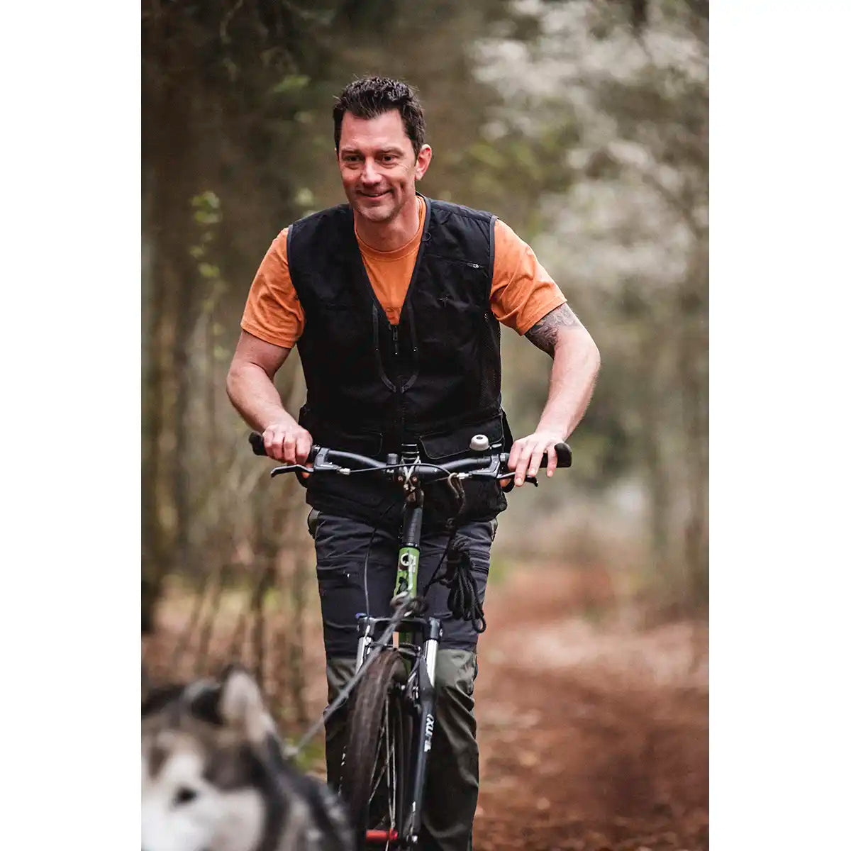 Pinewood Dog Sports 2.0 Vest- Black/Dark Anthracite- lifestyle Pinewood Dog Sports 2.0 Vest- Black/Dark Anthracite- lifestyle