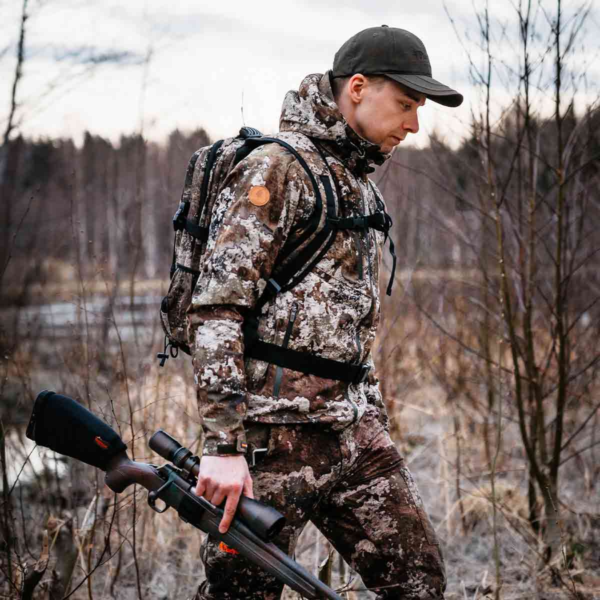 Pinewood Furudal Active 2L Camou Jacket - Strata - Model Pinewood Furudal Active 2L Camou Jacket - Strata - Model