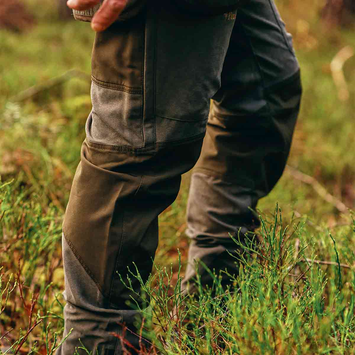 Pinewood Furudal Caribou Hunt Trousers - SuedeBrown/Dark Olive - Model Pinewood Furudal Caribou Hunt Trousers - SuedeBrown/Dark Olive - Model