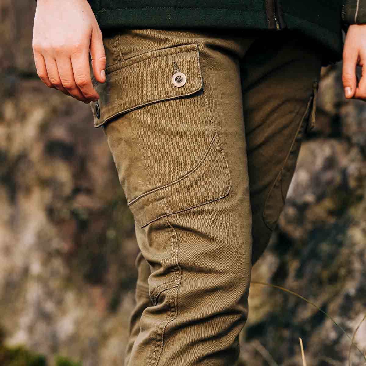 Pinewood Varnamo Women's Serengeti Trousers - Hunting Olive - Model Pinewood Varnamo Women's Serengeti Trousers - Hunting Olive - Model
