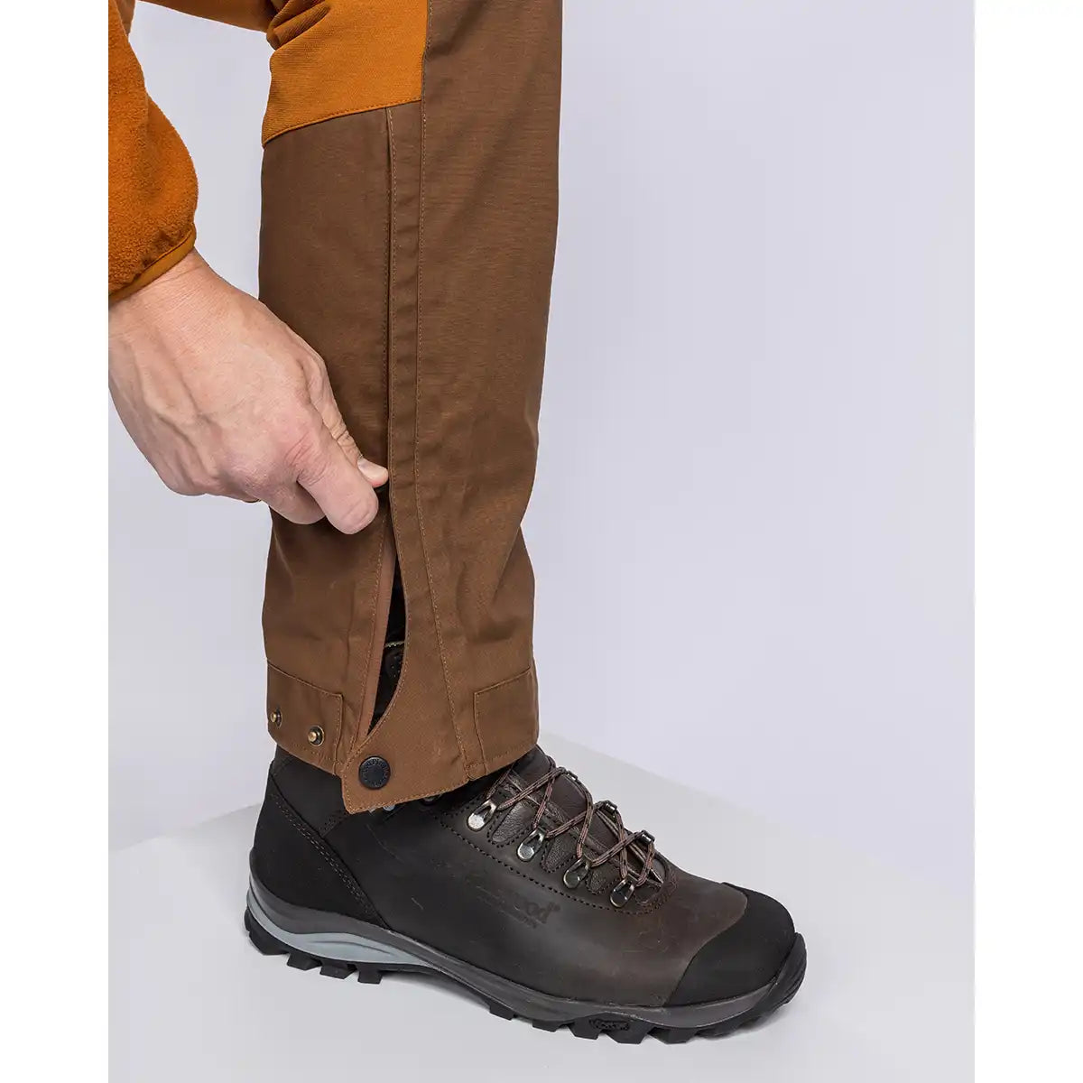 Pinewood Finnveden Hybrid Extreme Trousers - Fudge/Nougat - Worn By Model - Ankle Zip Pinewood Finnveden Hybrid Extreme Trousers - Fudge/Nougat - Worn By Model - Ankle Zip