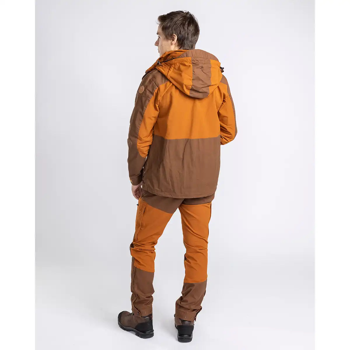 Pinewood Finnveden Hybrid Jacket - Fudge/Nougat - Worn By Model - Rear Pinewood Finnveden Hybrid Jacket - Fudge/Nougat - Worn By Model - Rear