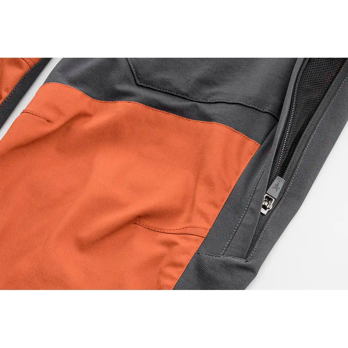 Pinewood Finnveden Hybrid Trousers - Dark Anthracite/Terracotta - Thigh Zip Close Up Pinewood Finnveden Hybrid Trousers - Dark Anthracite/Terracotta - Thigh Zip Close Up