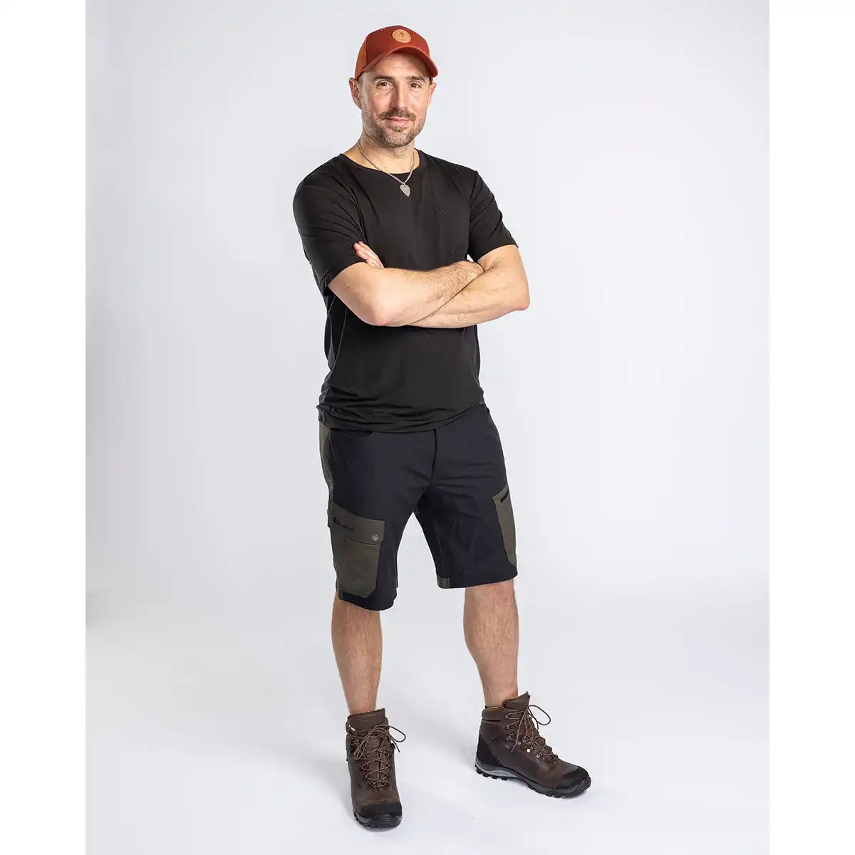 Pinewood Finnveden Trail Hybrid Shorts - Black/Moss Green - Worn By Model - Front Pinewood Finnveden Trail Hybrid Shorts - Black/Moss Green - Worn By Model - Front