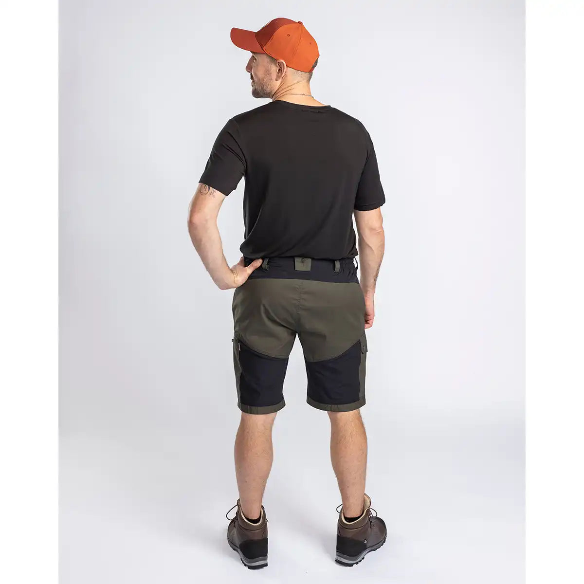 Pinewood Finnveden Trail Hybrid Shorts - Black/Moss Green - Worn By Model - Rear Pinewood Finnveden Trail Hybrid Shorts - Black/Moss Green - Worn By Model - Rear