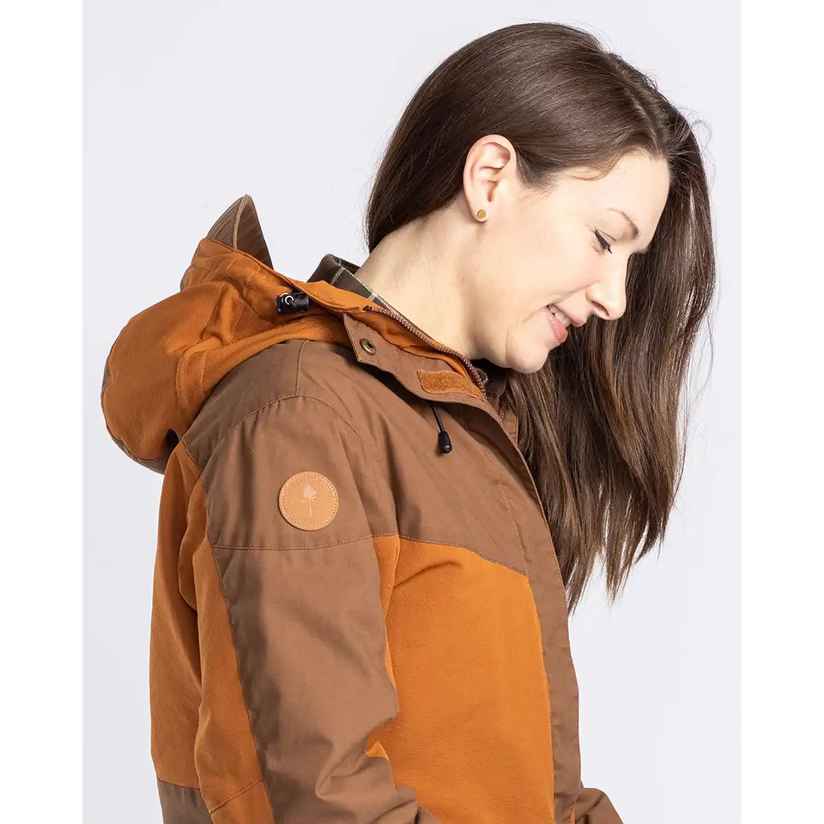 Pinewood Women's Finnveden Hybrid Extreme Jacket - Fudge/Nougat - Worn by Model - Close Up Pinewood Women's Finnveden Hybrid Extreme Jacket - Fudge/Nougat - Worn by Model - Close Up
