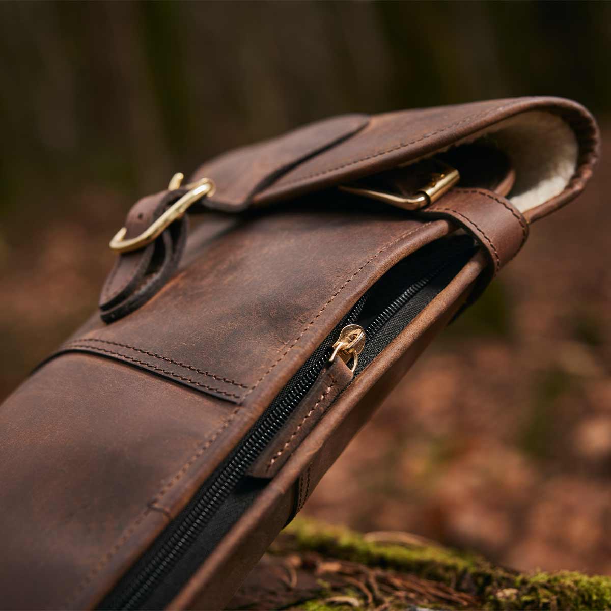 Chatham Premium Antique Oiled Leather Gun Slip with Flap & Zip - Brown - Detail Chatham Premium Antique Oiled Leather Gun Slip with Flap & Zip - Brown - Detail