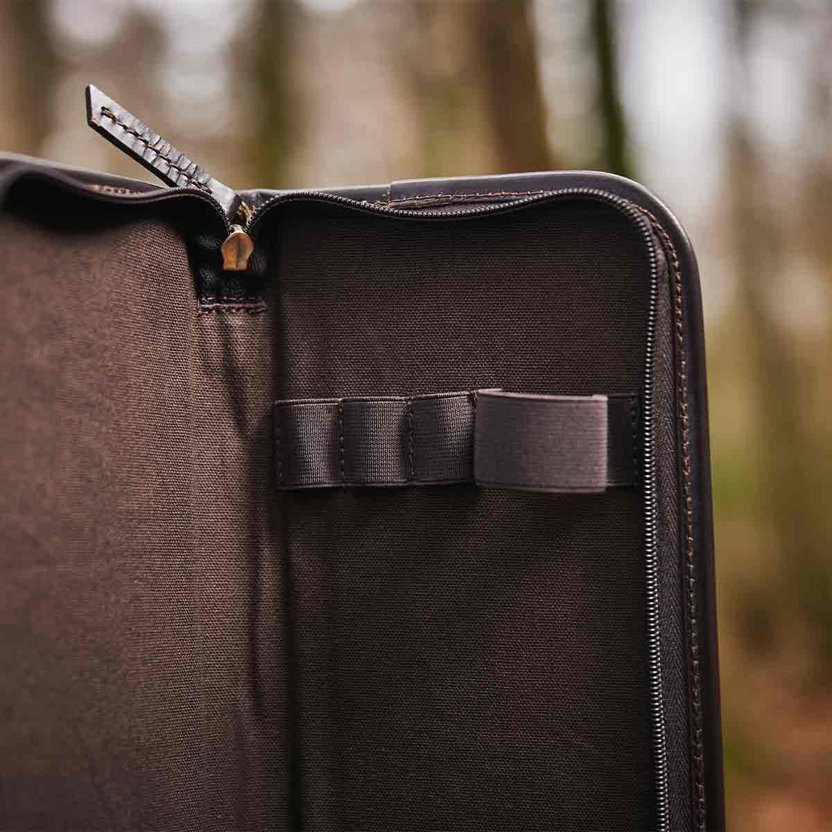 Chatham Premium Pull Up Leather Cleaning Pouch - Detail Chatham Premium Pull Up Leather Cleaning Pouch - Detail
