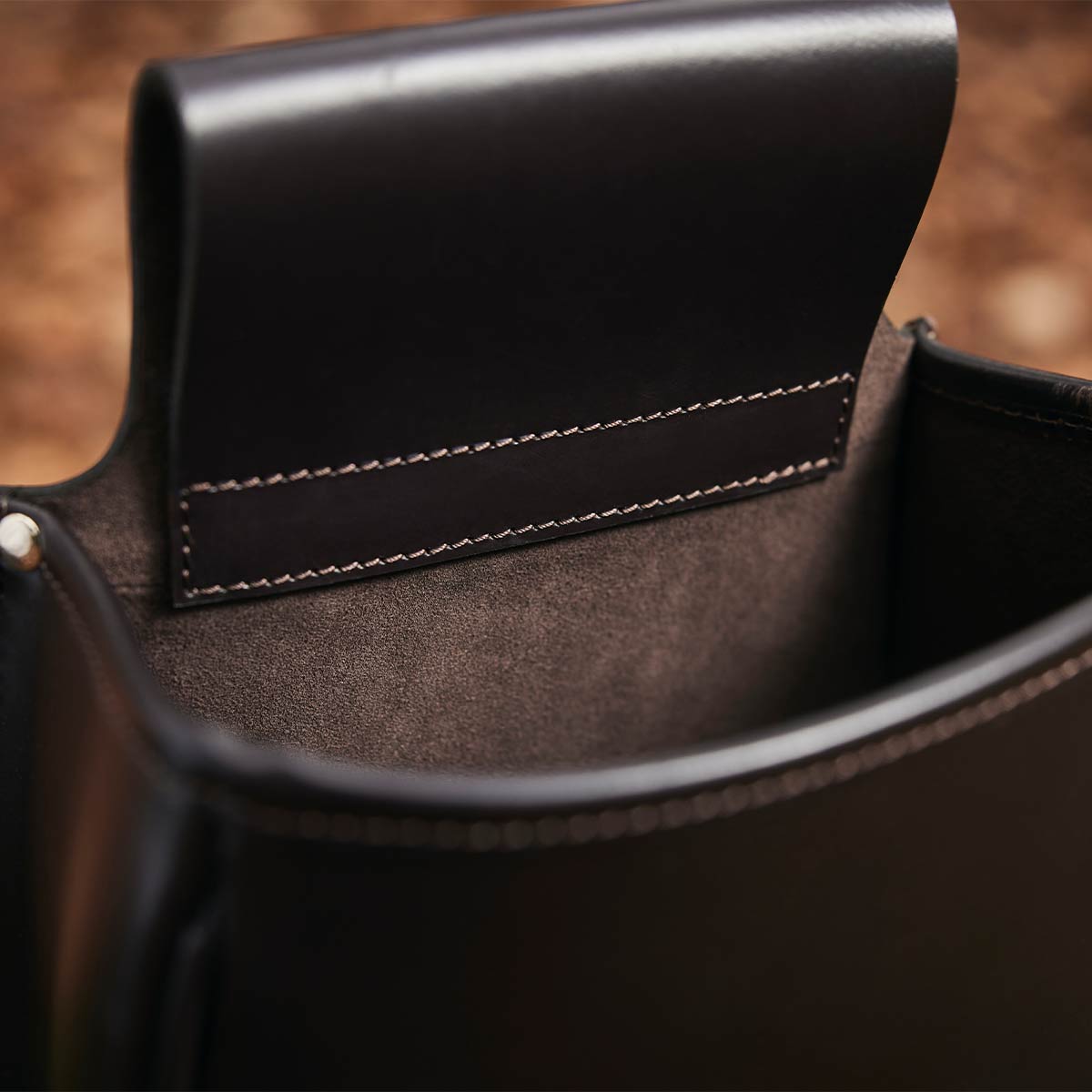 Chatham Premium Pull Up Leather Panier Bag - Detail Chatham Premium Pull Up Leather Panier Bag - Detail