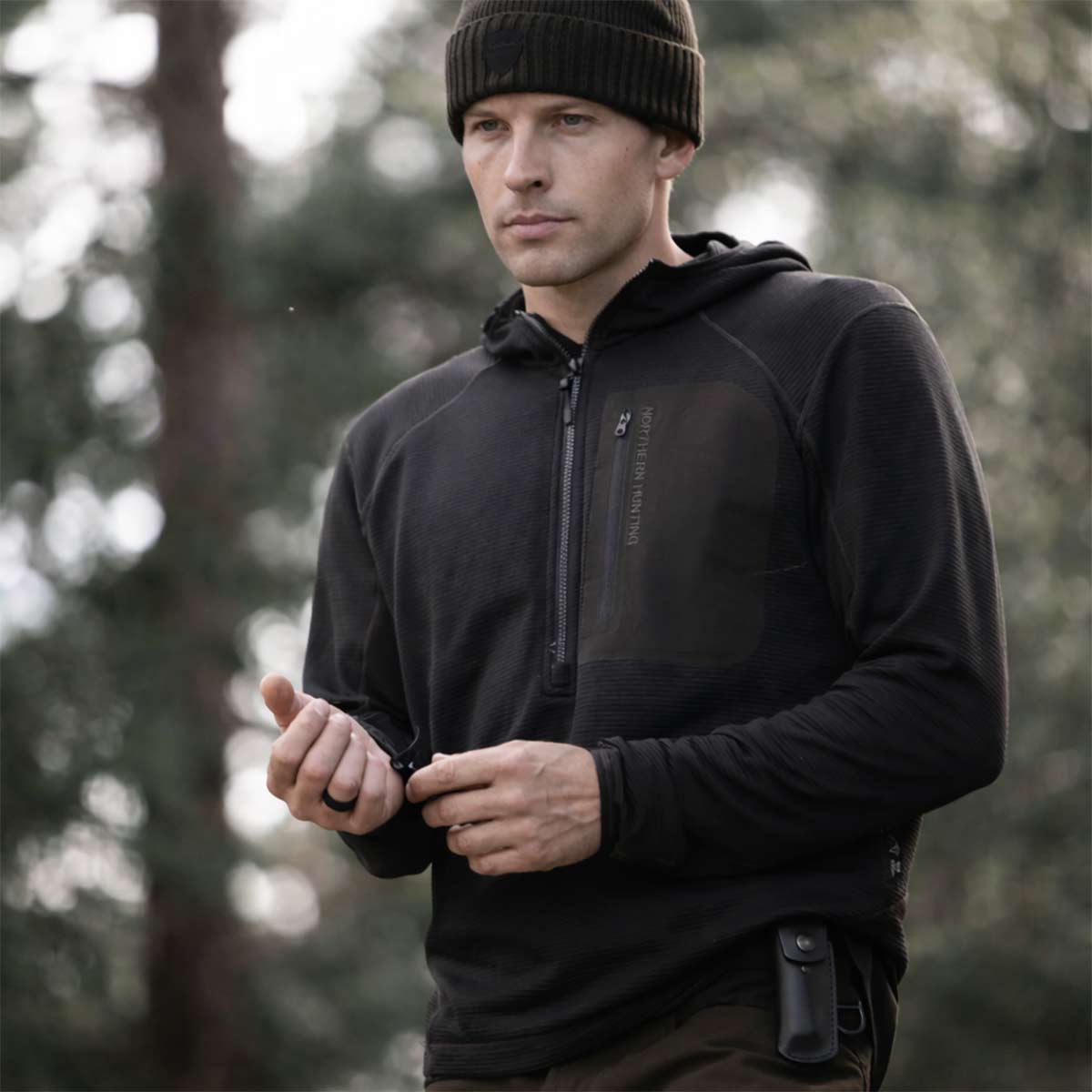 Northern Hunting Rolf Half Zip Sweatshirt - Model Northern Hunting Rolf Half Zip Sweatshirt - Model