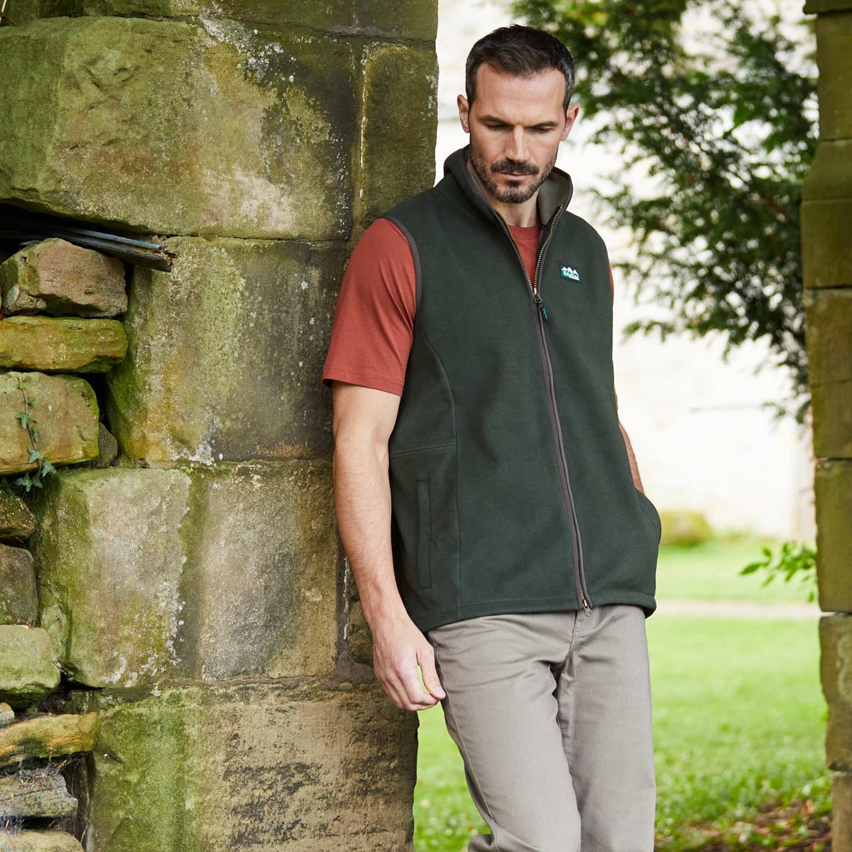 Ridgeline Kodiak Gilet - Deep Forest - On Model Ridgeline Kodiak Gilet - Deep Forest - On Model