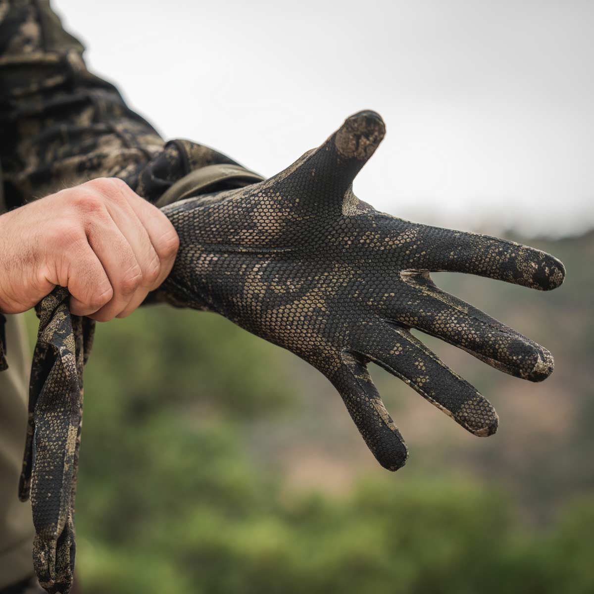 Seeland Aero Camo Cover Set - On Model - Gloves Seeland Aero Camo Cover Set - On Model - Gloves