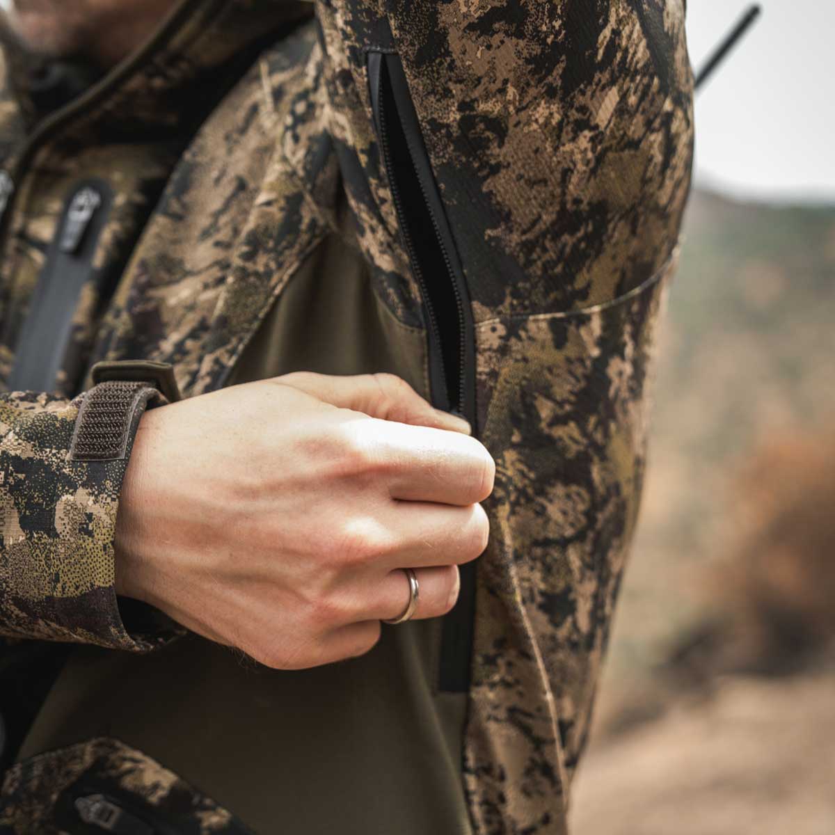 Seeland Chaser Aero Camo Jacket - Under Arm Zip Detail Seeland Chaser Aero Camo Jacket - Under Arm Zip Detail