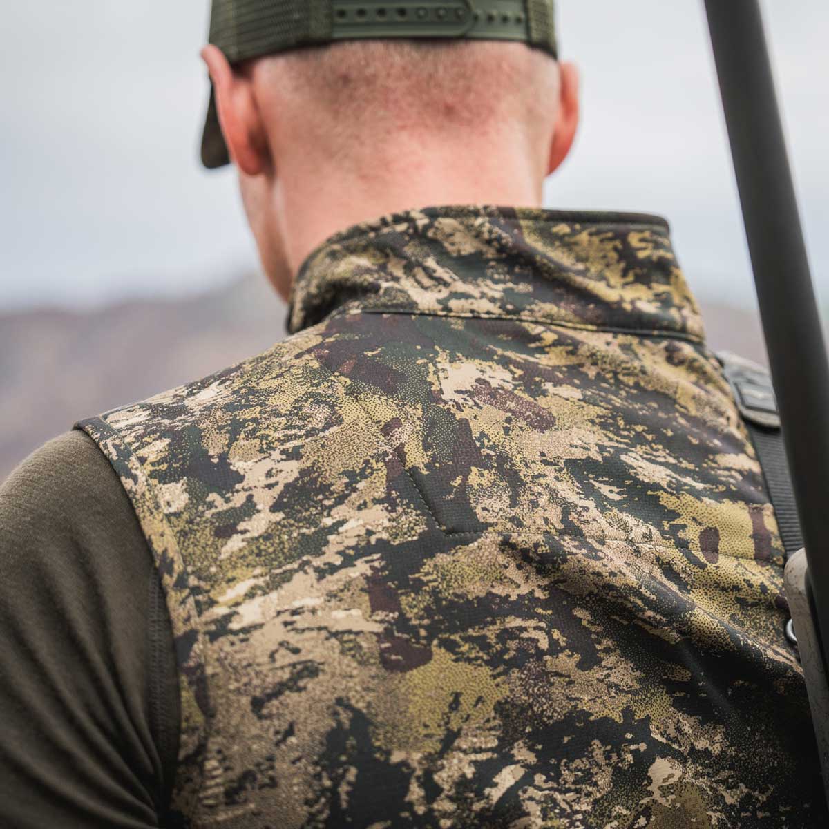 Seeland Chaser Aero Camo Waistcoat - Rear Neck Detail Seeland Chaser Aero Camo Waistcoat - Rear Neck Detail