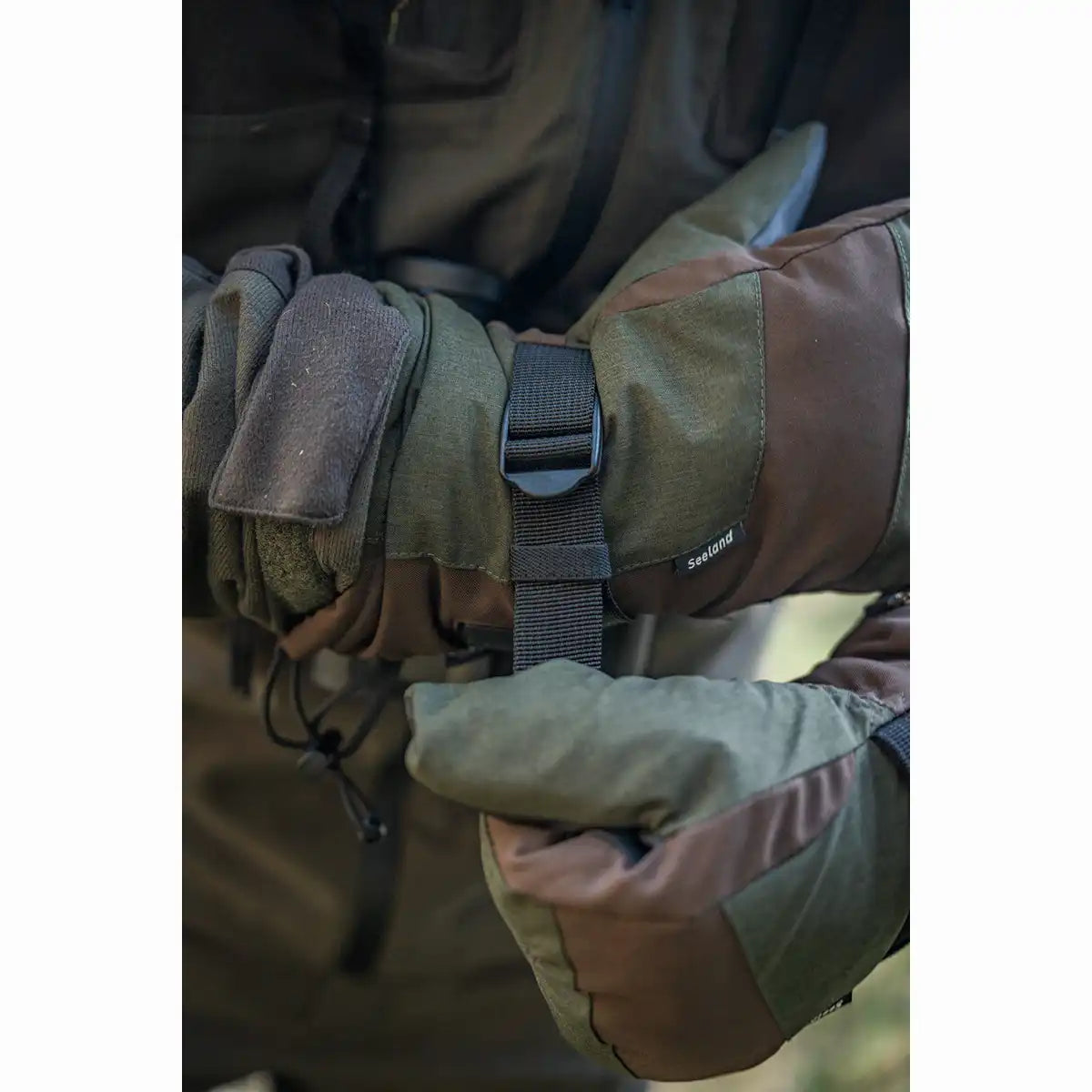 Seeland Celsius Heat Gloves - Wrist Adjustment Seeland Celsius Heat Gloves - Wrist Adjustment
