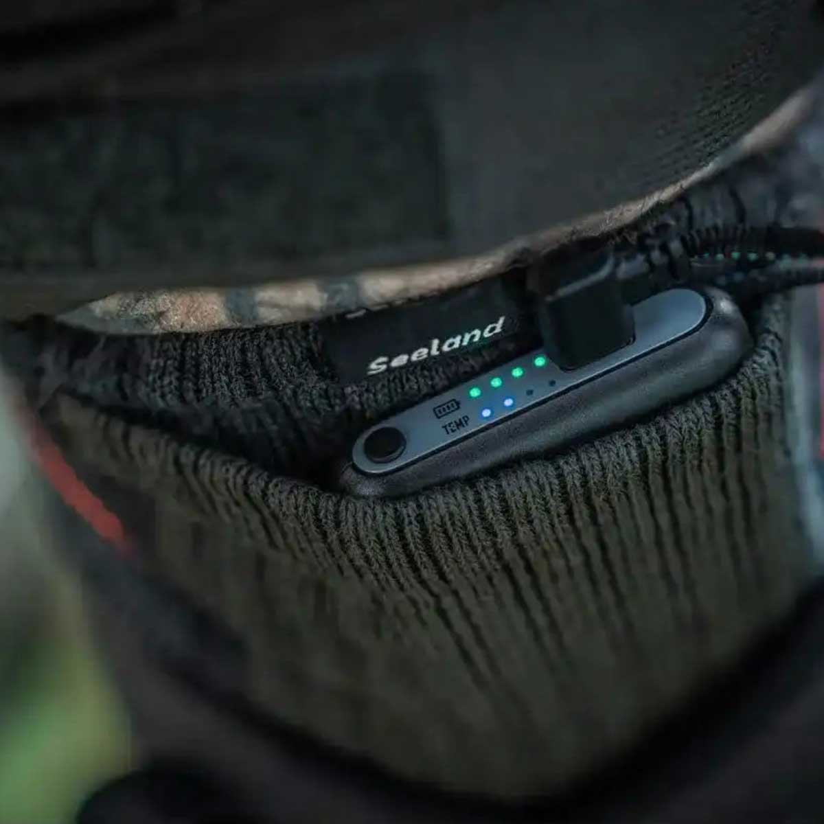 Seeland Celsius Heat Sock - In Action with Power Bank Seeland Celsius Heat Sock - In Action with Power Bank