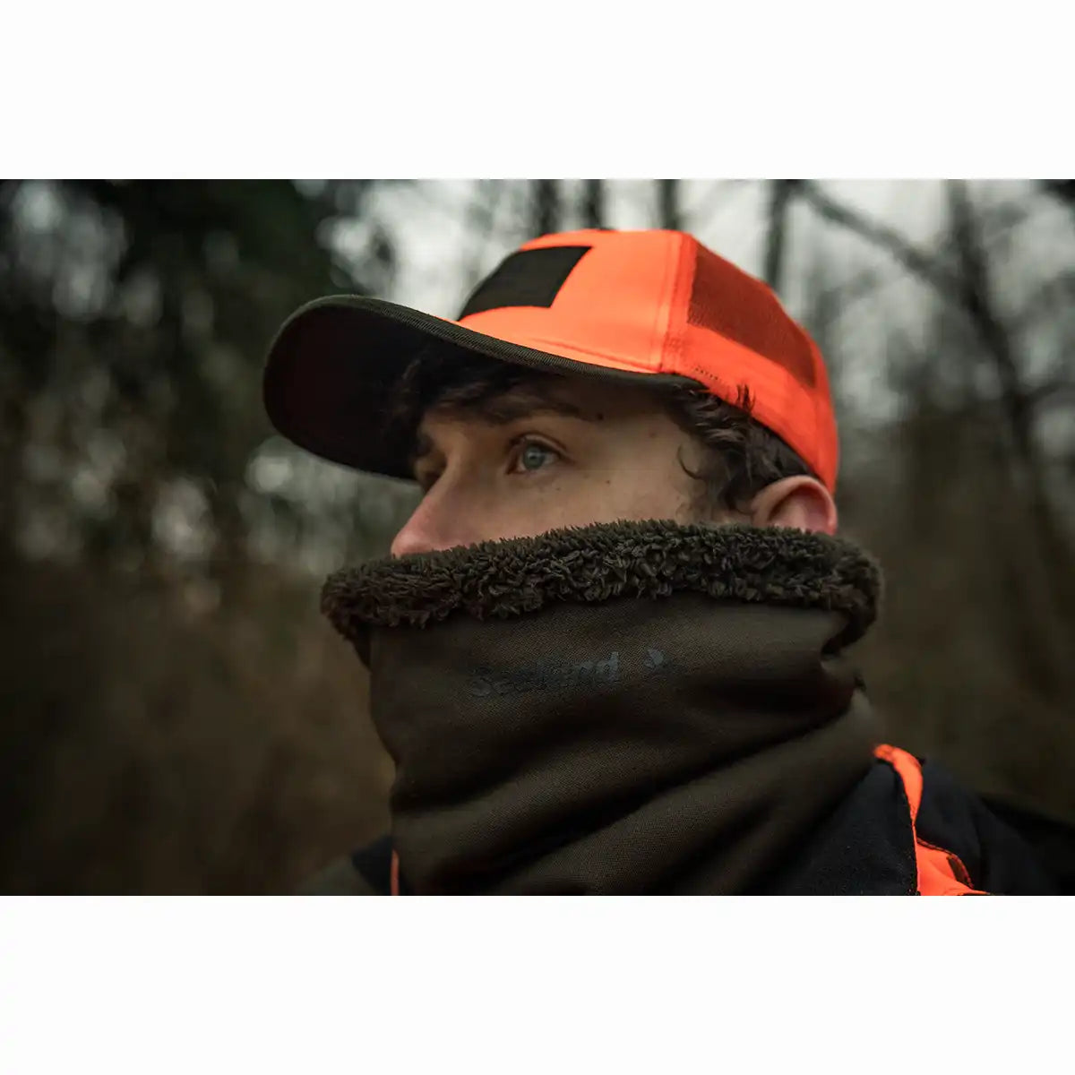Seeland Iron Neck Gaiter - Worn By Model - Front Seeland Iron Neck Gaiter - Worn By Model - Front