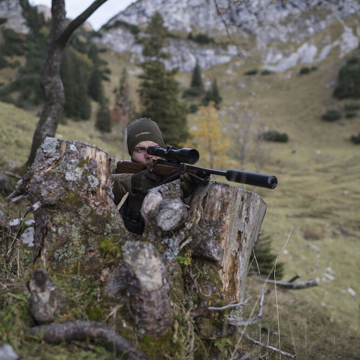 Deerhunter Silent Neck Tube - On Model Deerhunter Silent Neck Tube - On Model