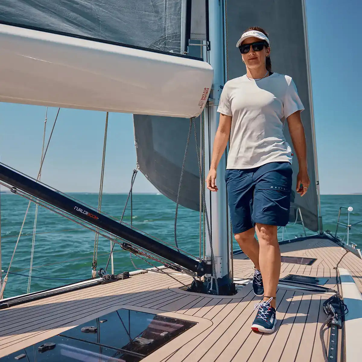 Musto Women's Evo Performance Stretch Shorts- navy- lifetsyle Musto Women's Evo Performance Stretch Shorts- navy- lifetsyle