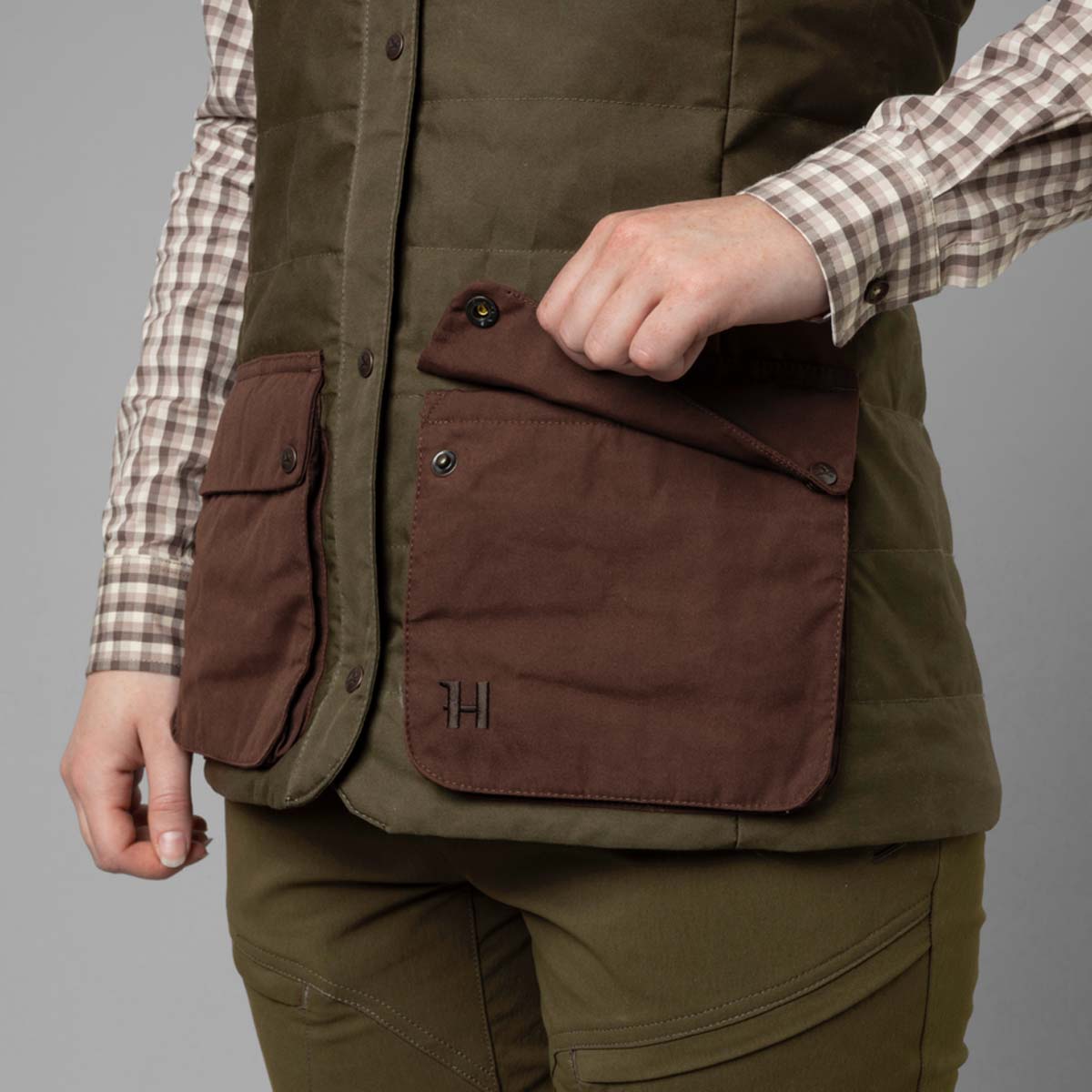Harkila Retrieve Women's Waistcoat - Pocket Detail Harkila Retrieve Women's Waistcoat - Pocket Detail