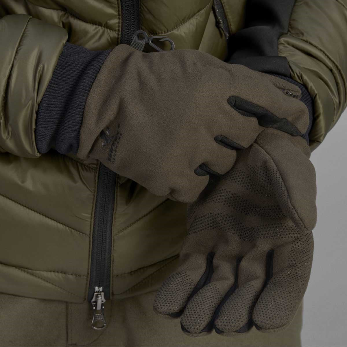 Seeland Climate Glove - Pine Green - on model Seeland Climate Glove - Pine Green - on model