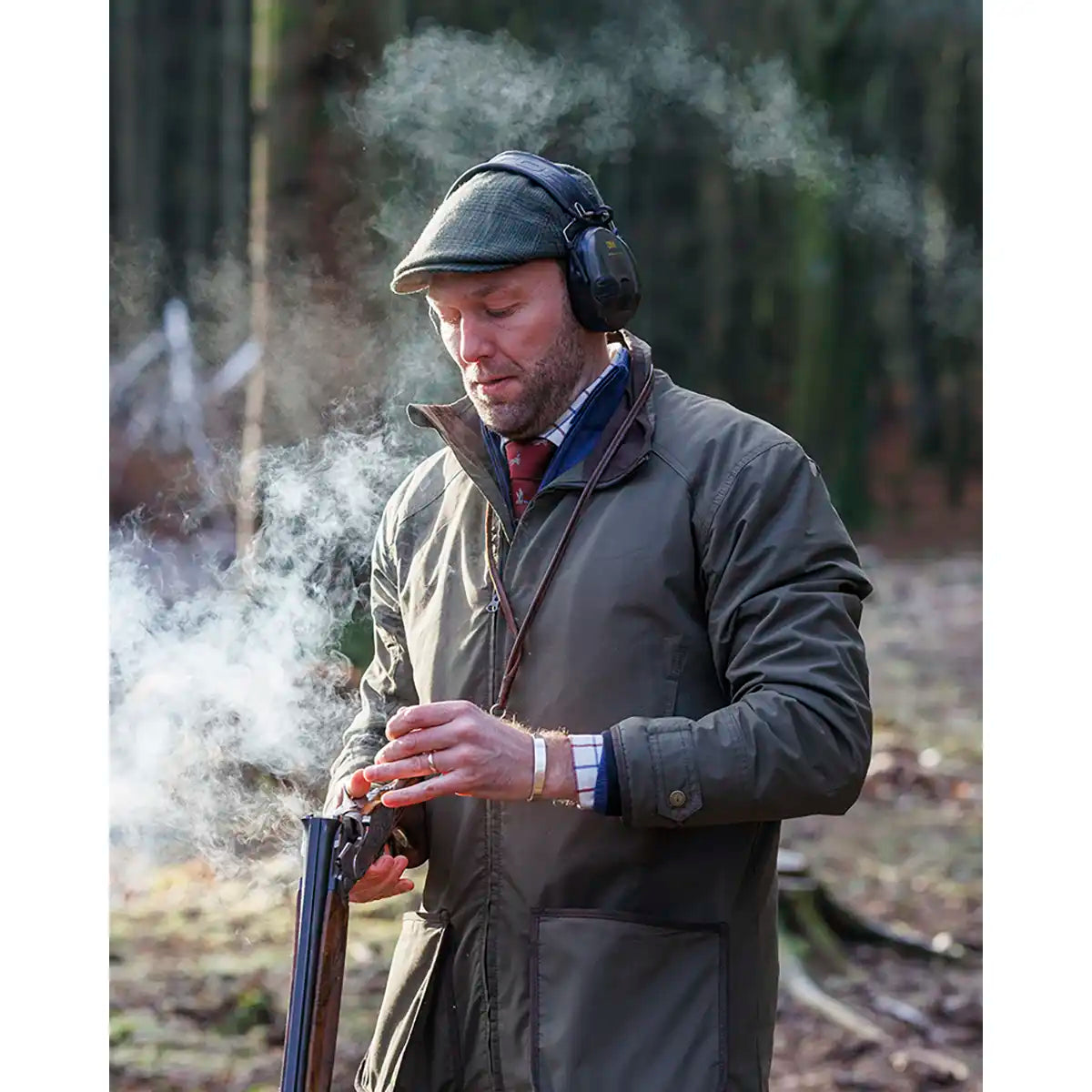 Laksen Flush Waterproof Shooting Jacket W.CTX- lifestyle- mounting gun