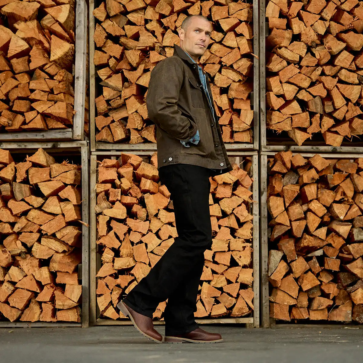 Ariat Men's Wexford Bison Chelsea Boots - Chocolate Bison - On Model