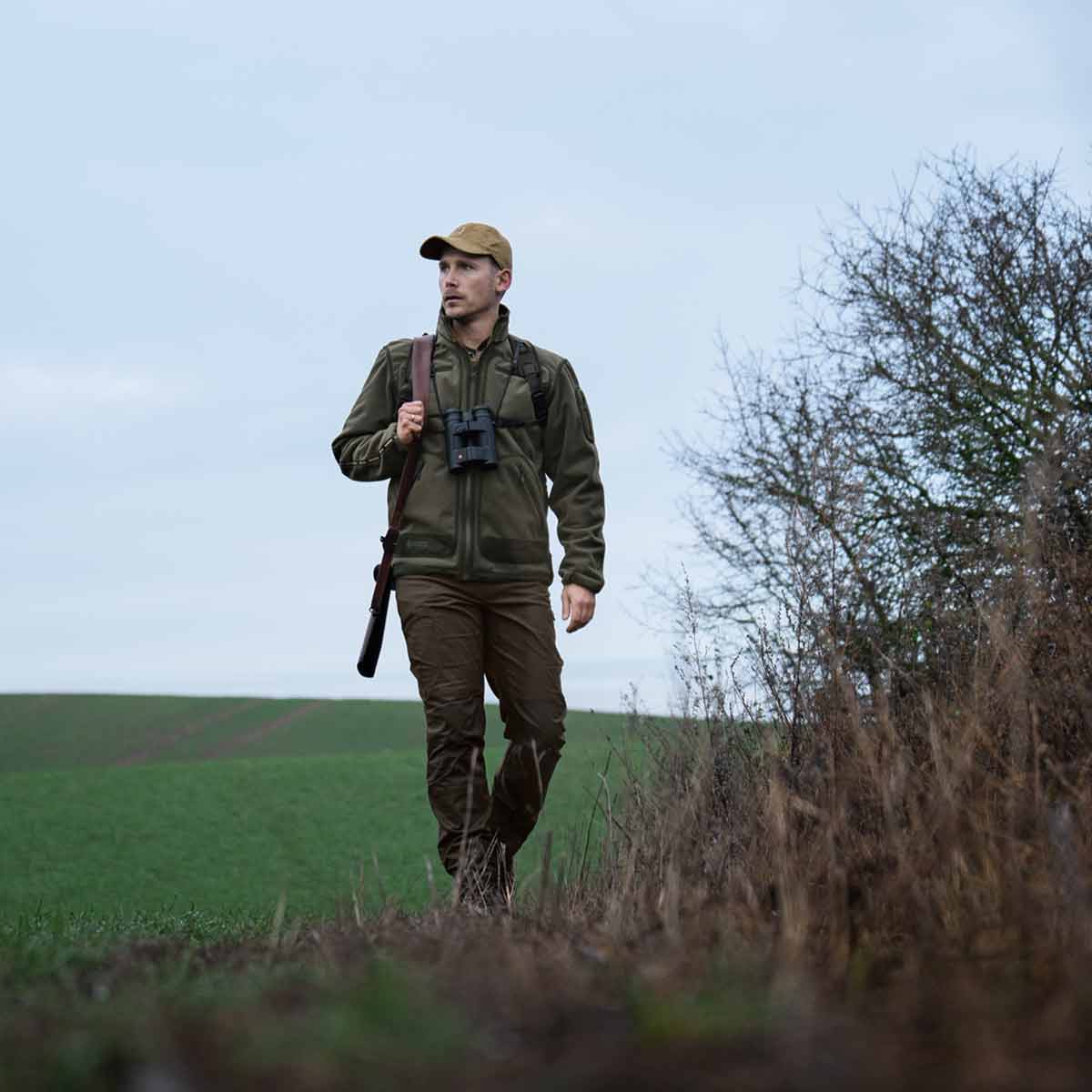 Harkila Kamko Reversible Fleece - Forest Night/Rustique Clay - Lifestyle