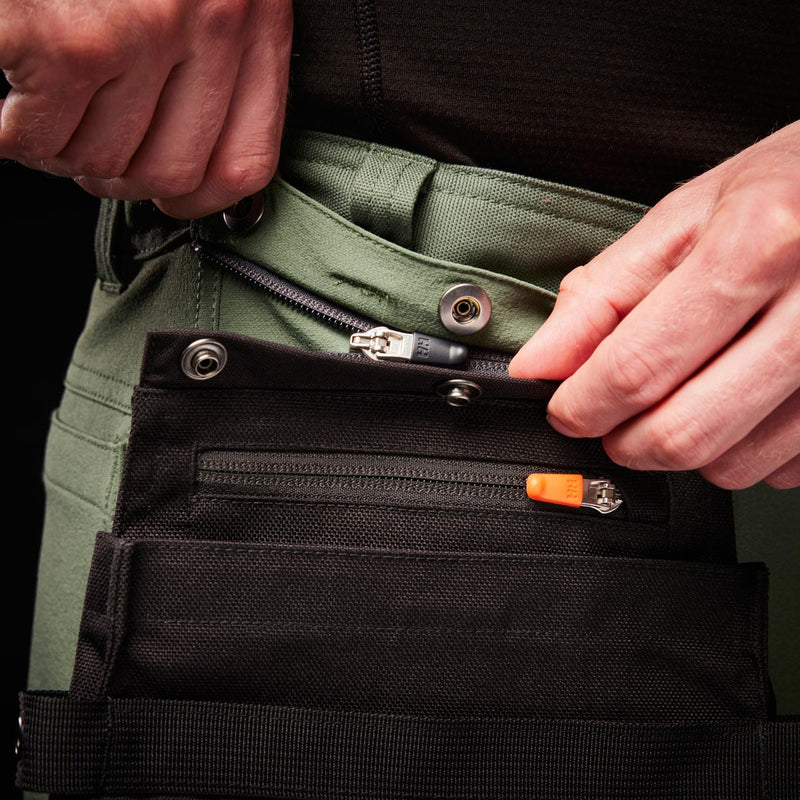 Helly Hansen Connect™ Utility Pocket - Being attached