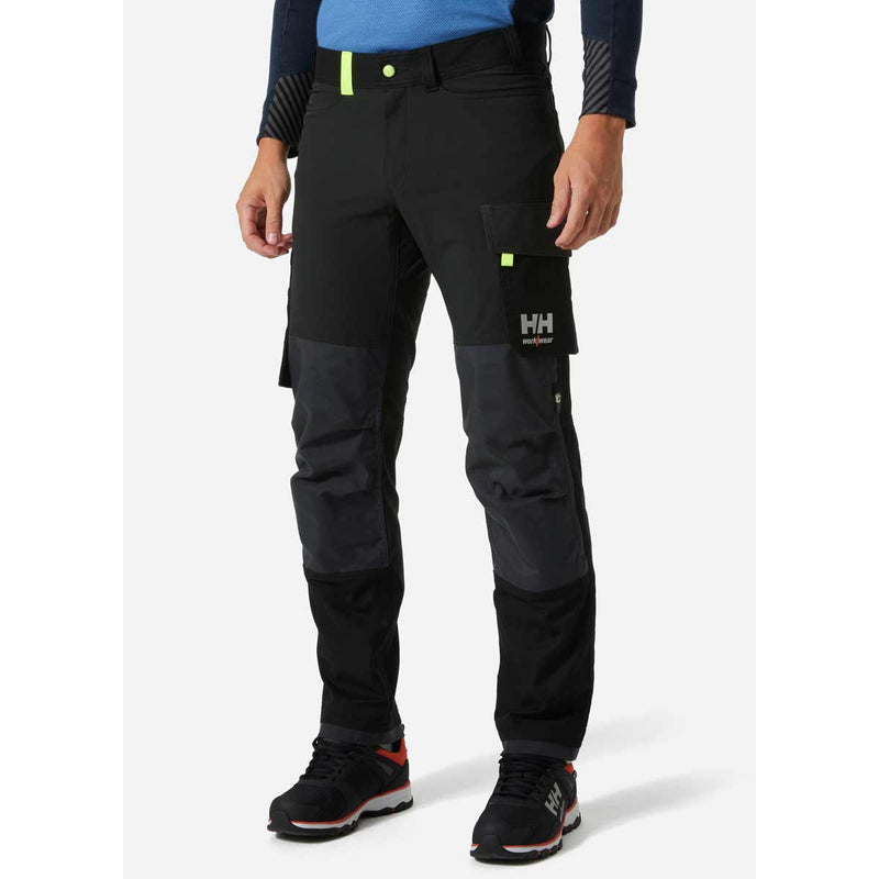 Helly-Hansen-Oxford--4X-Work-Pant-Black-Ebony-LIfestyle-front