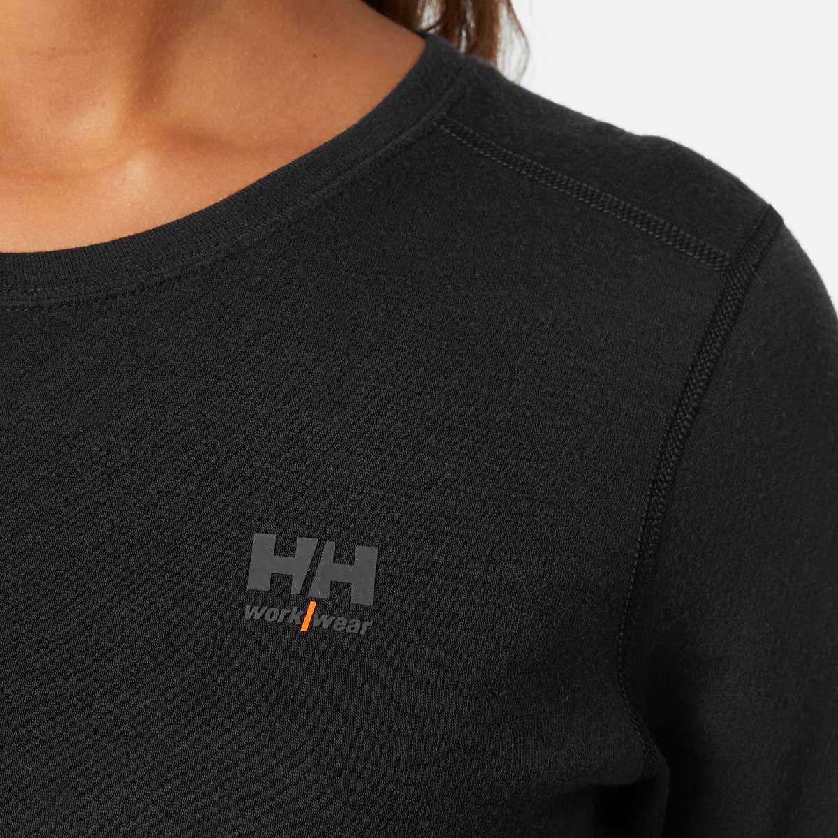       Helly-Hansen-Women_s-Lifa-Merino-Crewneck-Black-logo