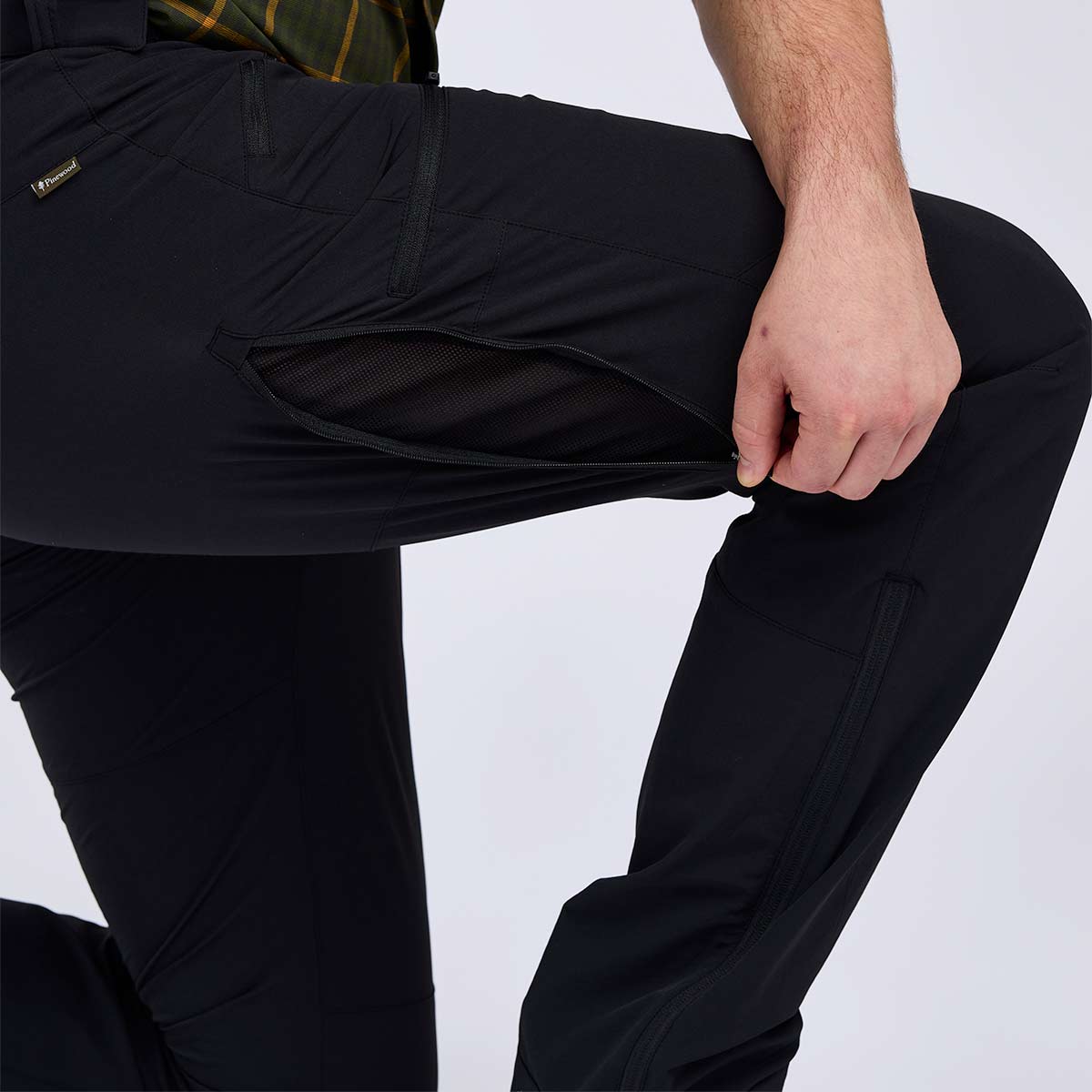Pinewood Abisko Light Stretch Trousers - Black - Zip Vent