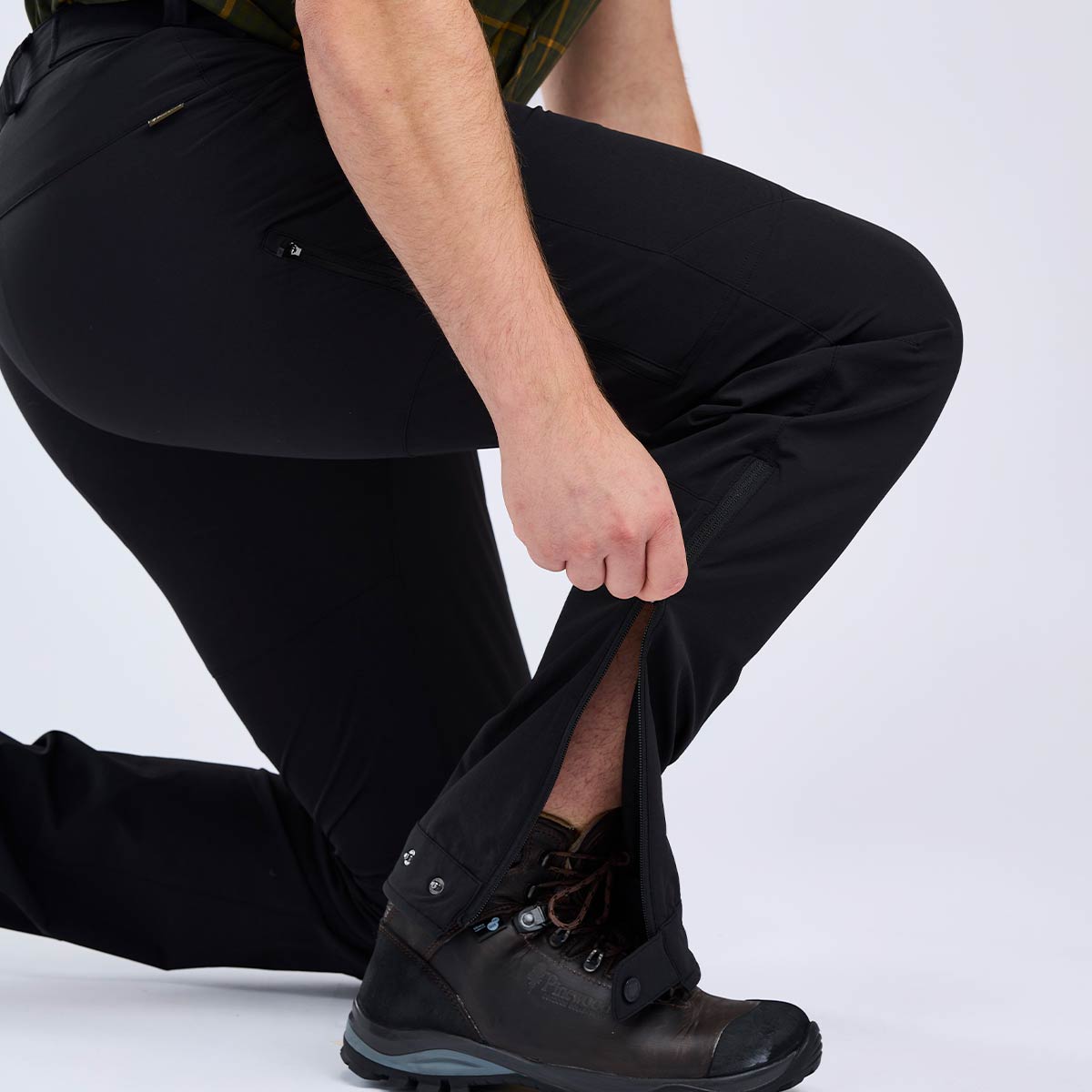 Pinewood Abisko Light Stretch Trousers - Black - Zip