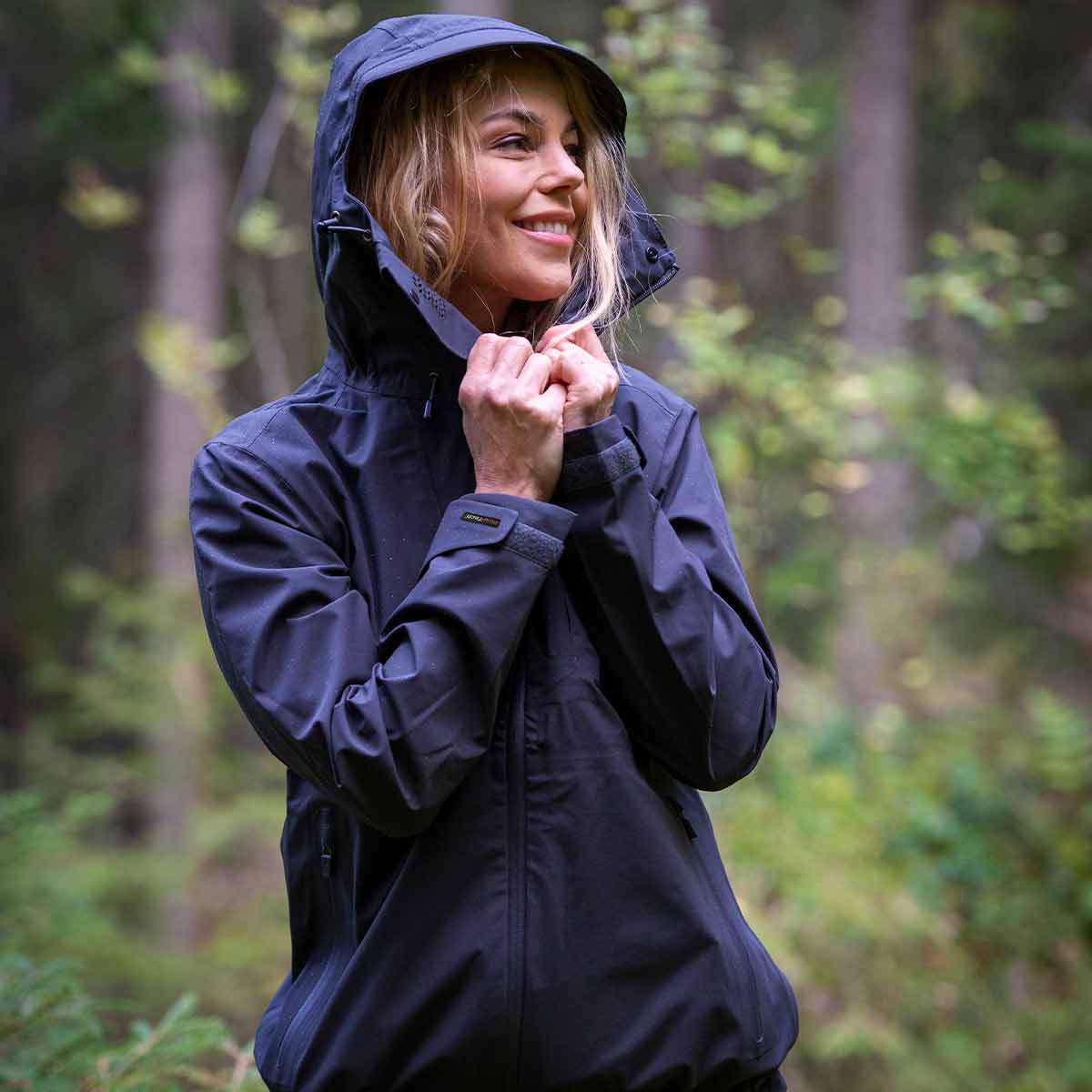 Pinewood Abisko Women's 3L Jacket - Dark Anthracite - Model
