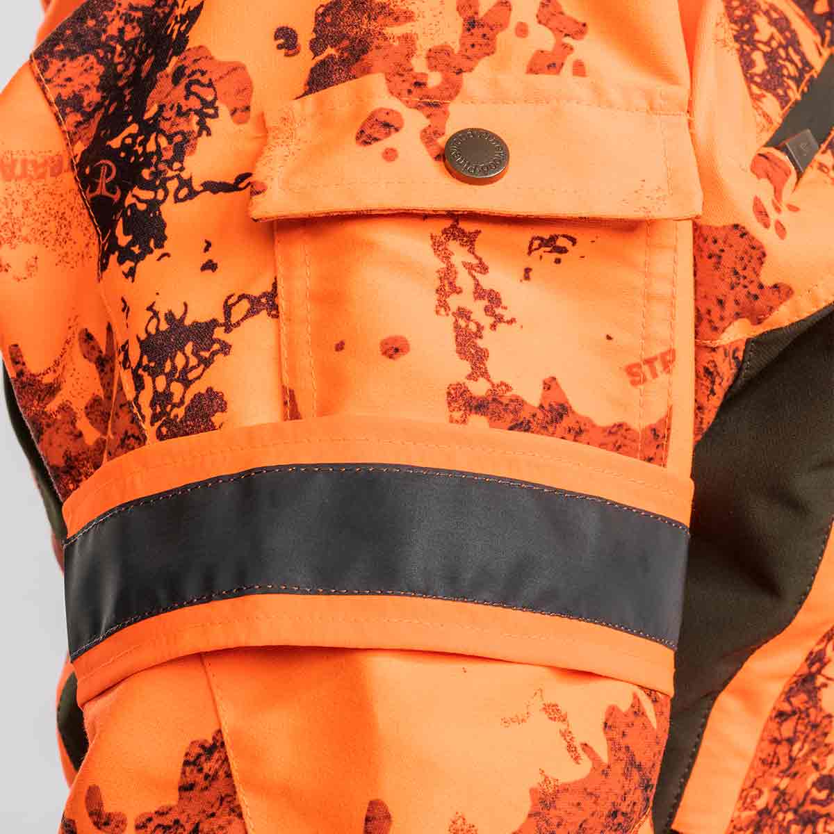 Pinewood Women's Hunter Pro Xtreme 2.0 Camou Jacket - Strata Blaze - Details