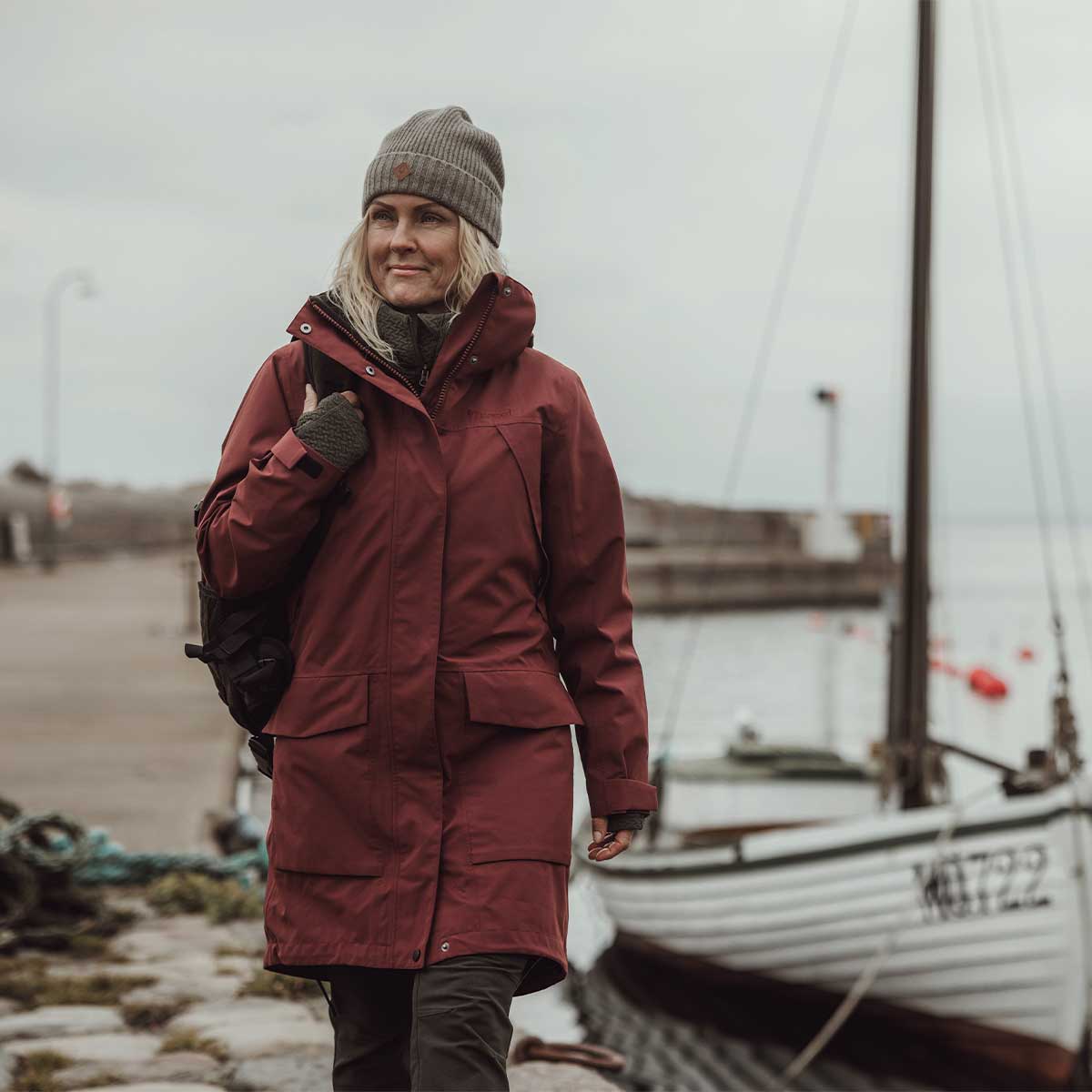 Pinewood Women's Rain Parka - Earth Plum - Model