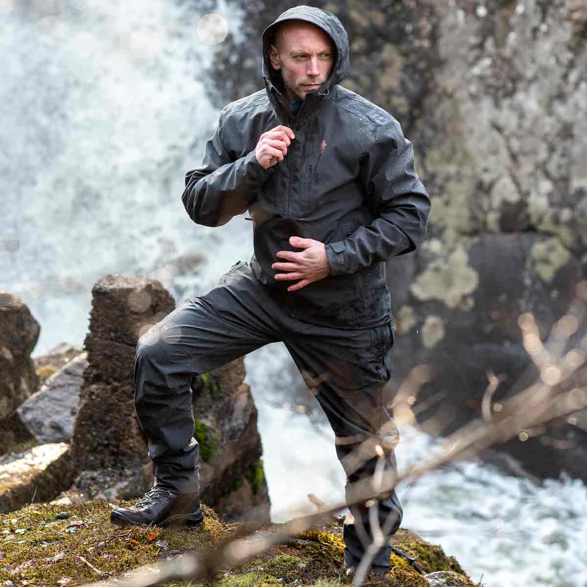 Pinewood Abisko 3L Trousers - Dark Anthracite - Model