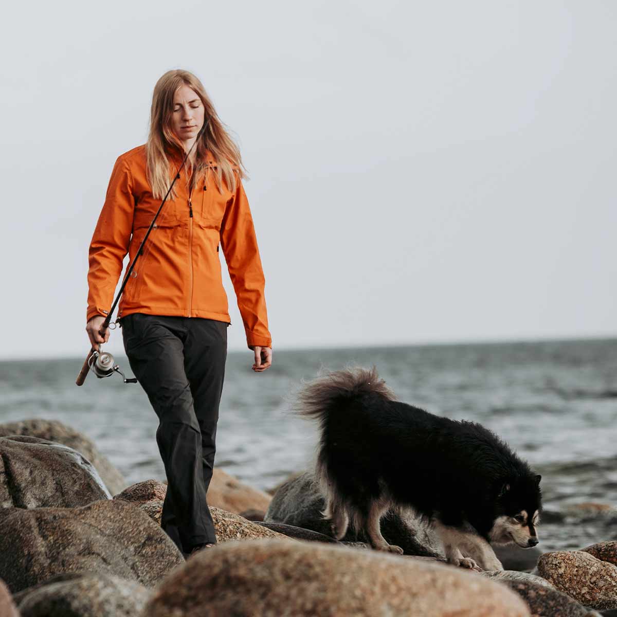 Pinewood Abisko Women's 3L Trousers - Dark Anthracite - Model