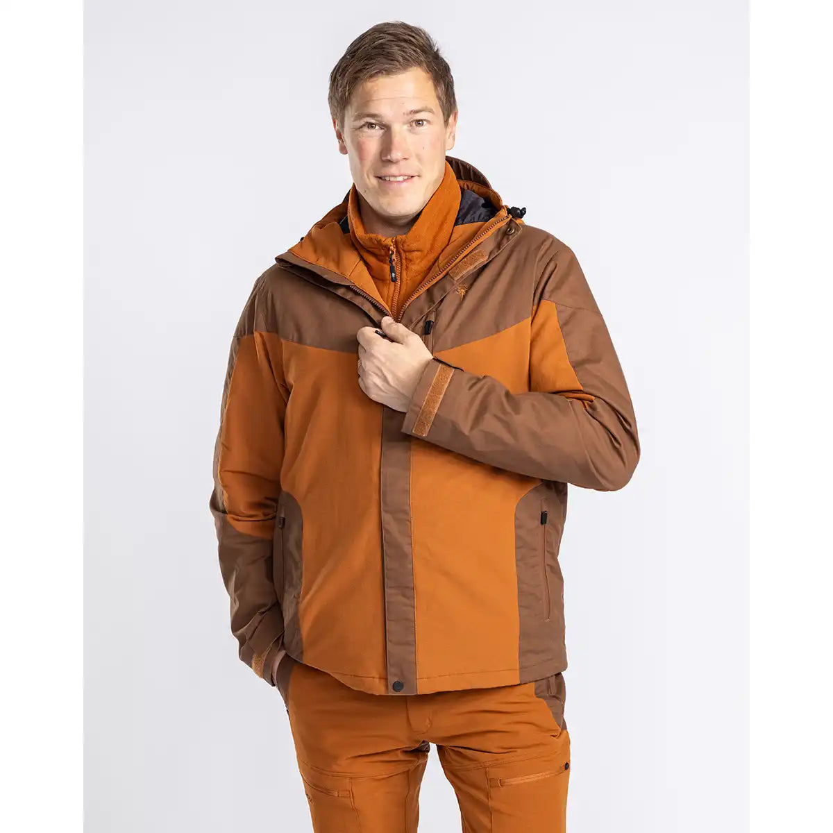 Pinewood Finnveden Hybrid Extreme Jacket- Fudge/Nougat- On Model- Front
