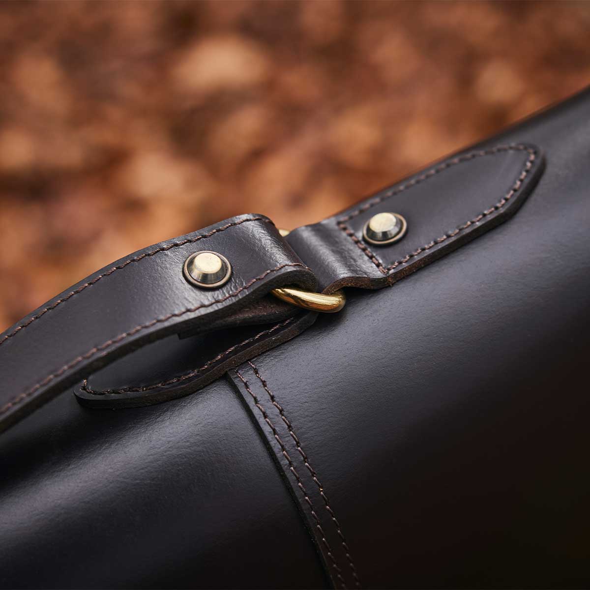 Chatham Premium Pull Up Leather Full Zip Gun Slip - Detail