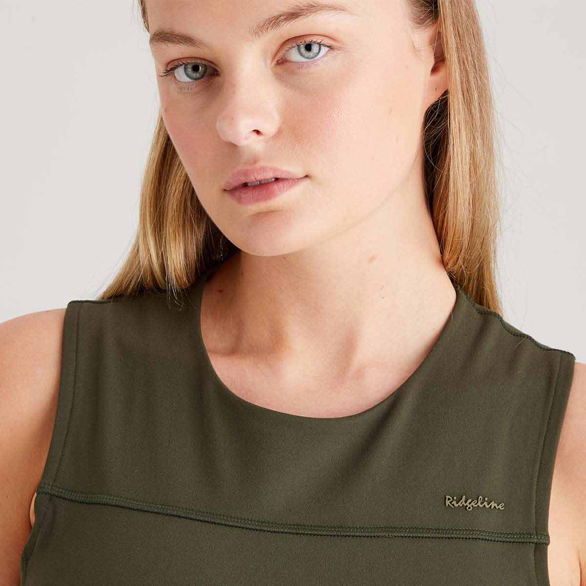 Ridgeline Women's Infinity Crop Top - Deep Forest - Detail