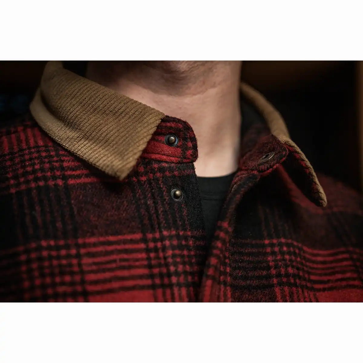 Seeland Canada Yukon Shirt - Red Check - Collar Close Up