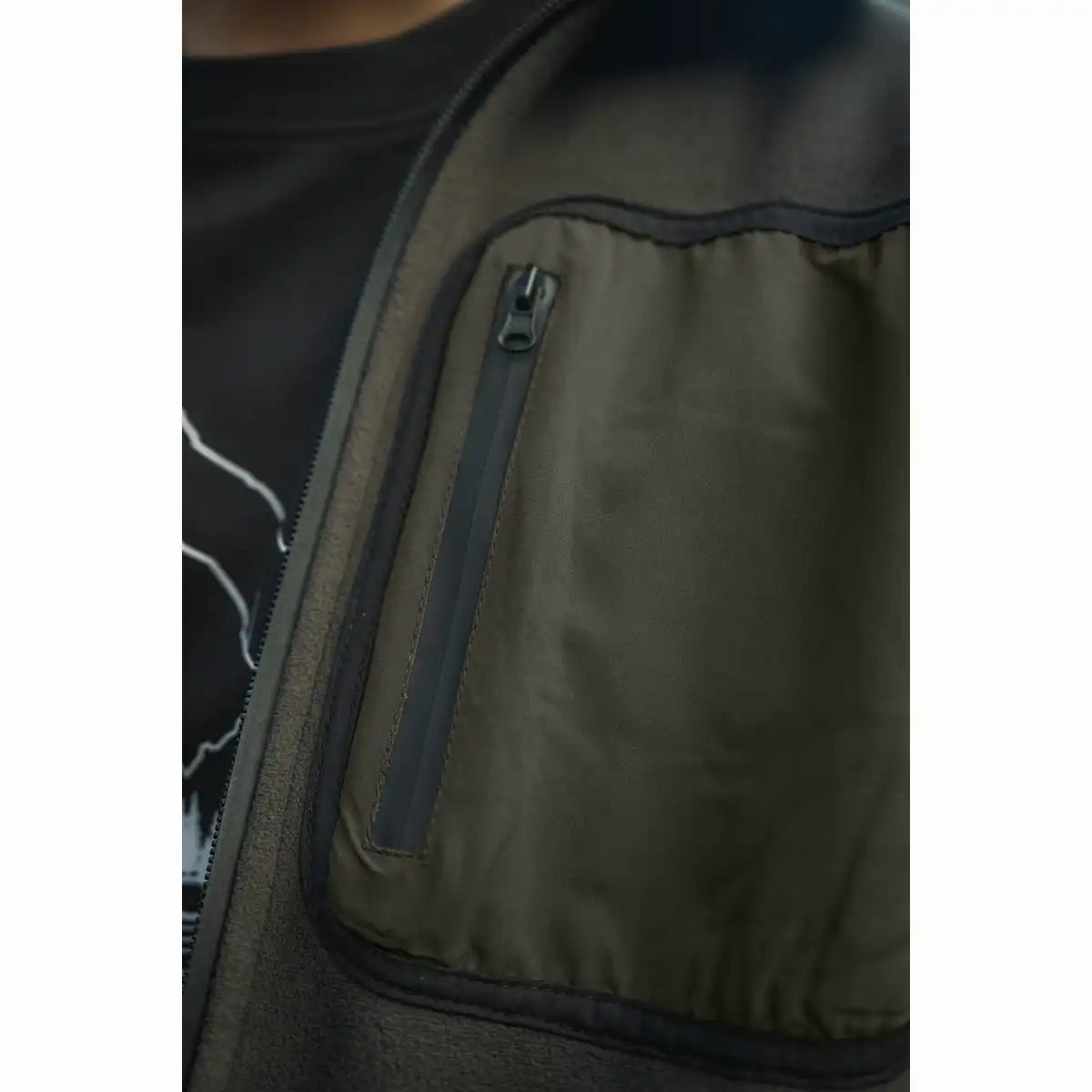 Seeland Rogue Solid Reversible Fleece Grizzy Brown - Chest Pocket Close Up